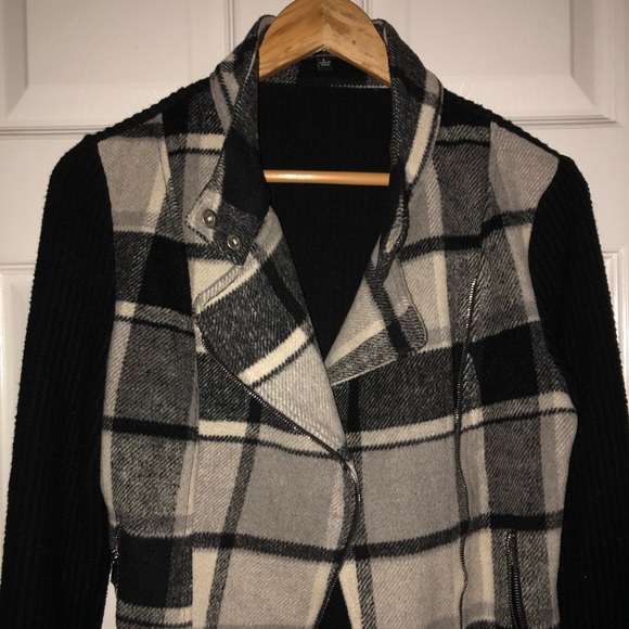Grey plaid Fall sweater jacket - Picture 2 of 8